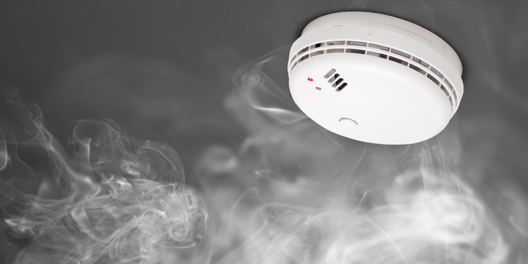 web_smoke-detector_credit_istock-858627480.png