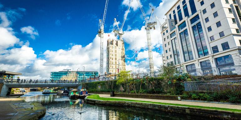 web_riverboats-on-the-canal-at-kings-cross_credit_istock-1216142226.jpg