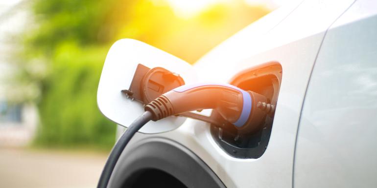 web_electric-vehicle-charging_credit_istock-1317950392.jpg