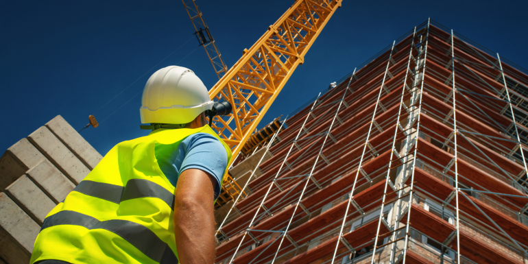 web_construction-engineer-supervising-building-process_credit_gilaxia_istock-1269527219_1600x800.png