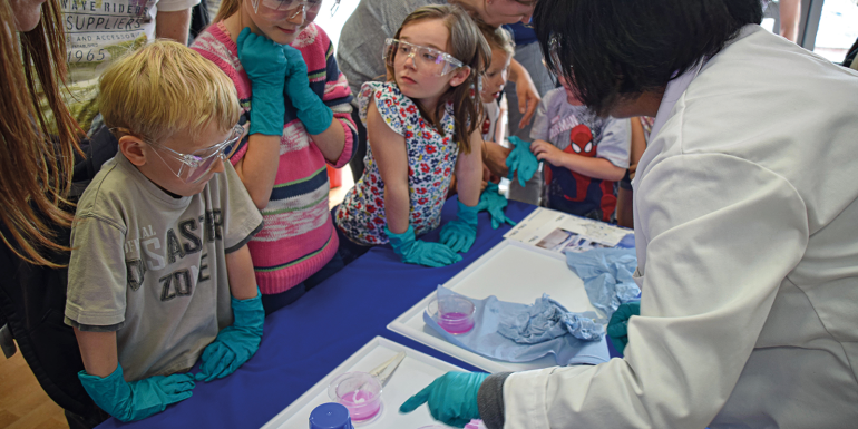 Laboratory chemists tak a day out of the lab to teach children about chemistry as part of the UK STEM.CREDIT-alamy-p96cy3