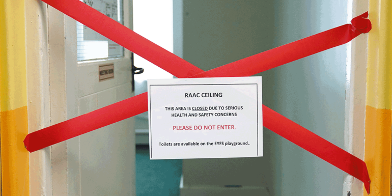 RAAC Ceiling closure. CREDIT_Alamy_2XXJFWB