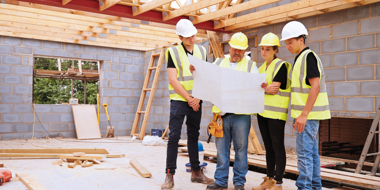 construction crew on site. CREDIT_istock-483717732