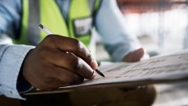 web_filling-out-paperwork-at-construction-site_credit_istock-1326870786.jpg