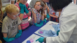Laboratory chemists tak a day out of the lab to teach children about chemistry as part of the UK STEM.CREDIT-alamy-p96cy3