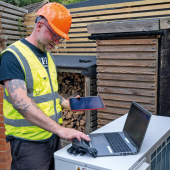 Service employee heat pump. CREDIT_istock-1648357810