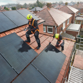 solar panel install team.CREDIT_istock-1629619662